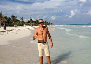 Diego ha aperto un'agenzia per trasferirisi a Playa del Carmen in Yucatan (Messico)
